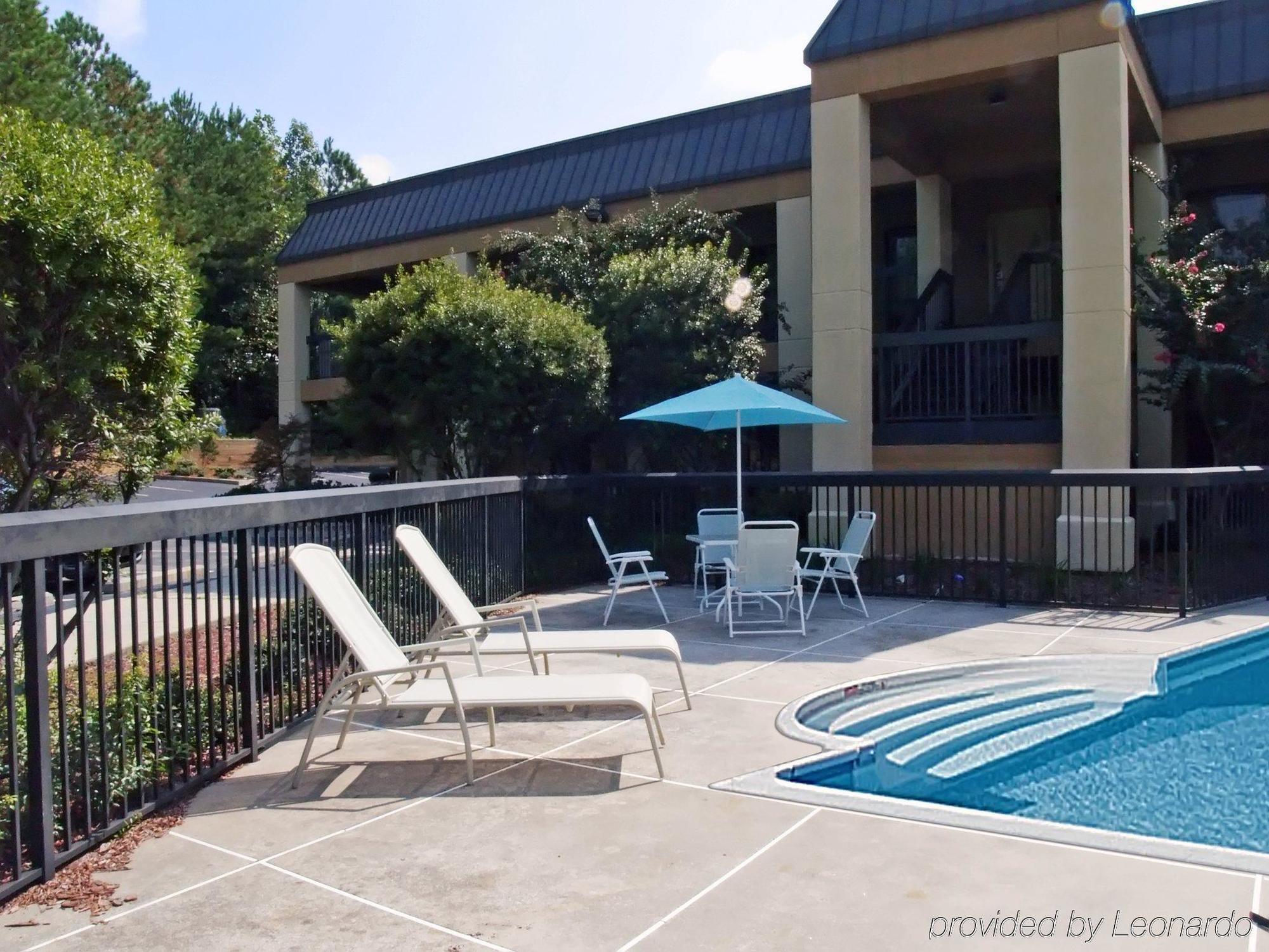 Quality Inn & Suites Near Six Flags - Austell Exterior foto